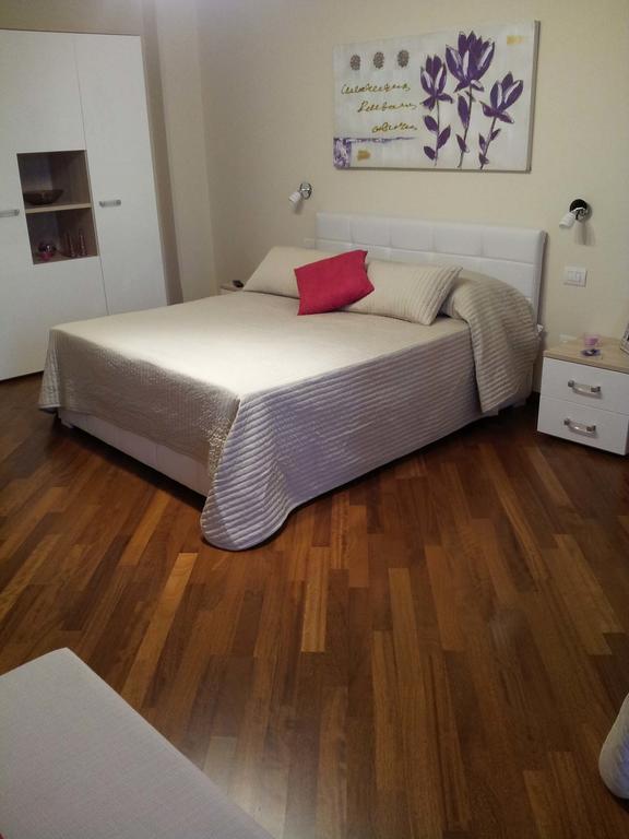 Residenza Piazza Moro Bed and Breakfast Μπάρι Δωμάτιο φωτογραφία