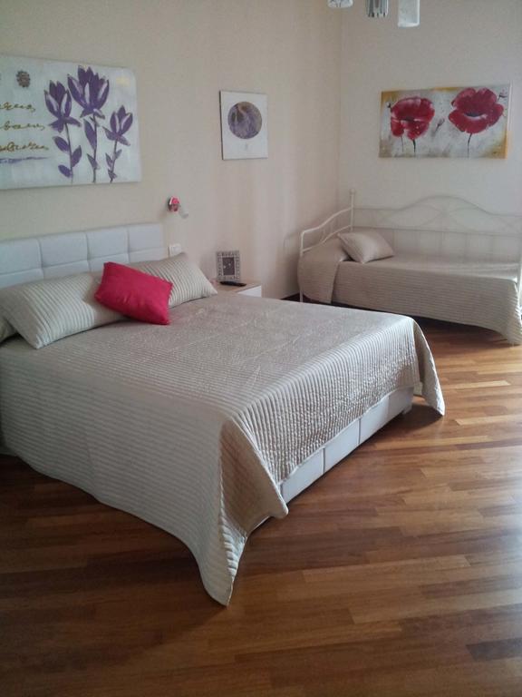 Residenza Piazza Moro Bed and Breakfast Μπάρι Δωμάτιο φωτογραφία